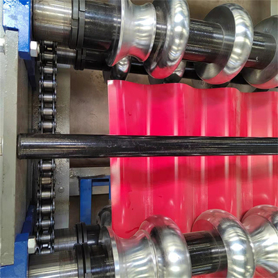 Cina memproduksi mesin pembuat gulungan lembaran bergelombang yang digunakan untuk lembaran panel dinding atap