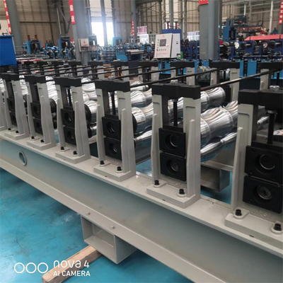 Panel Atap Logam Mengkilap Tile Roll Forming Machine Baja Warna Untuk Bahan Bangunan