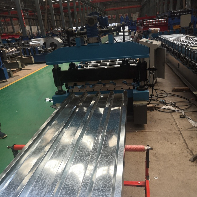 Baja Warna Logam Galvanis 686 Ibr Panel Atap Roll Forming Machine Untuk Bahan Bangunan