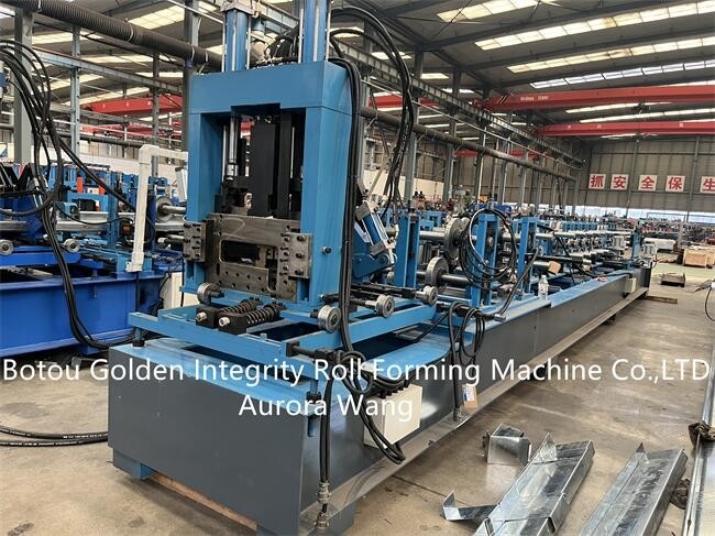 11kW CZ Purlin Roll Forming Machine Penyesuaian Ukuran 80-300mm Untuk Rumah Struktur Baja
